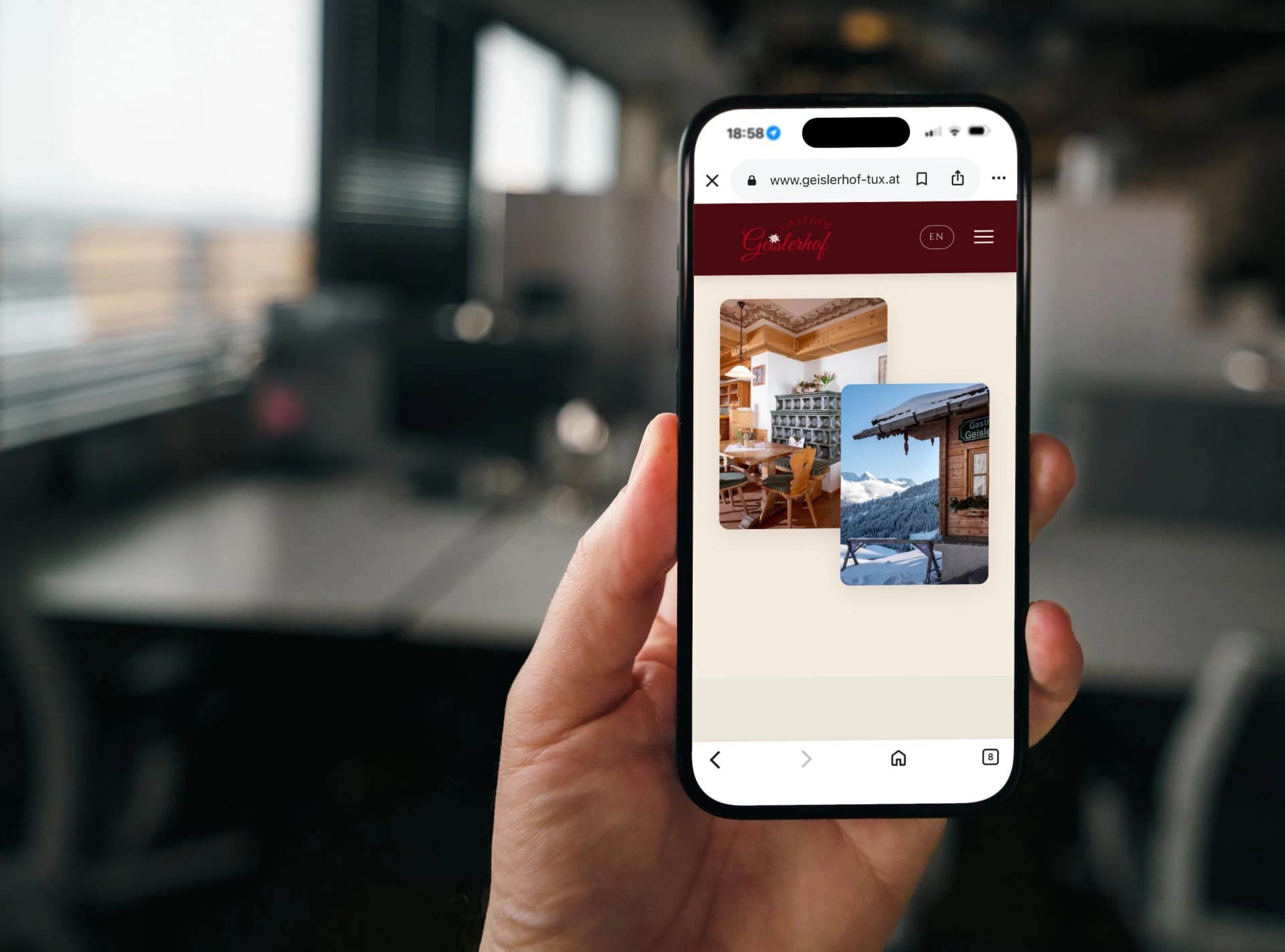 Smartphone mit der mobilen Website des Gasthof Geislerhof in Tux